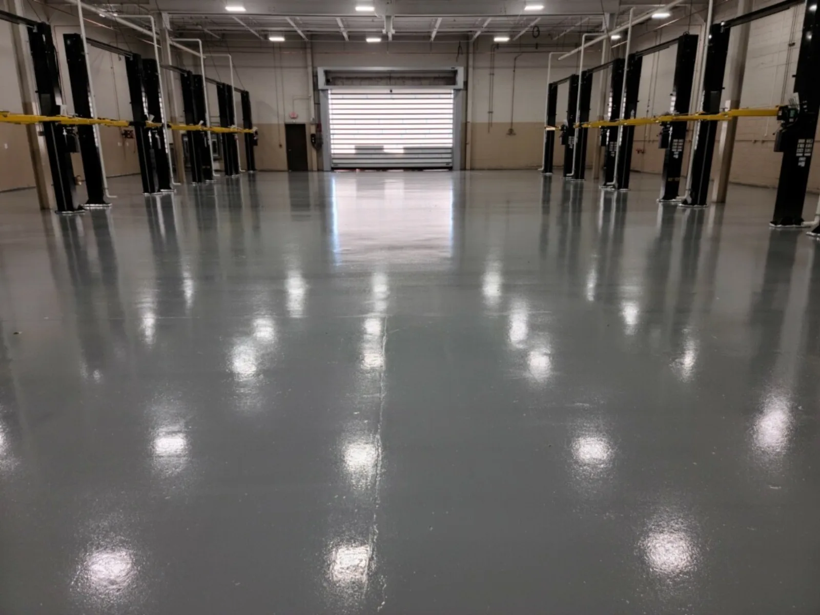 Glossy quartz epoxy auto shop floor